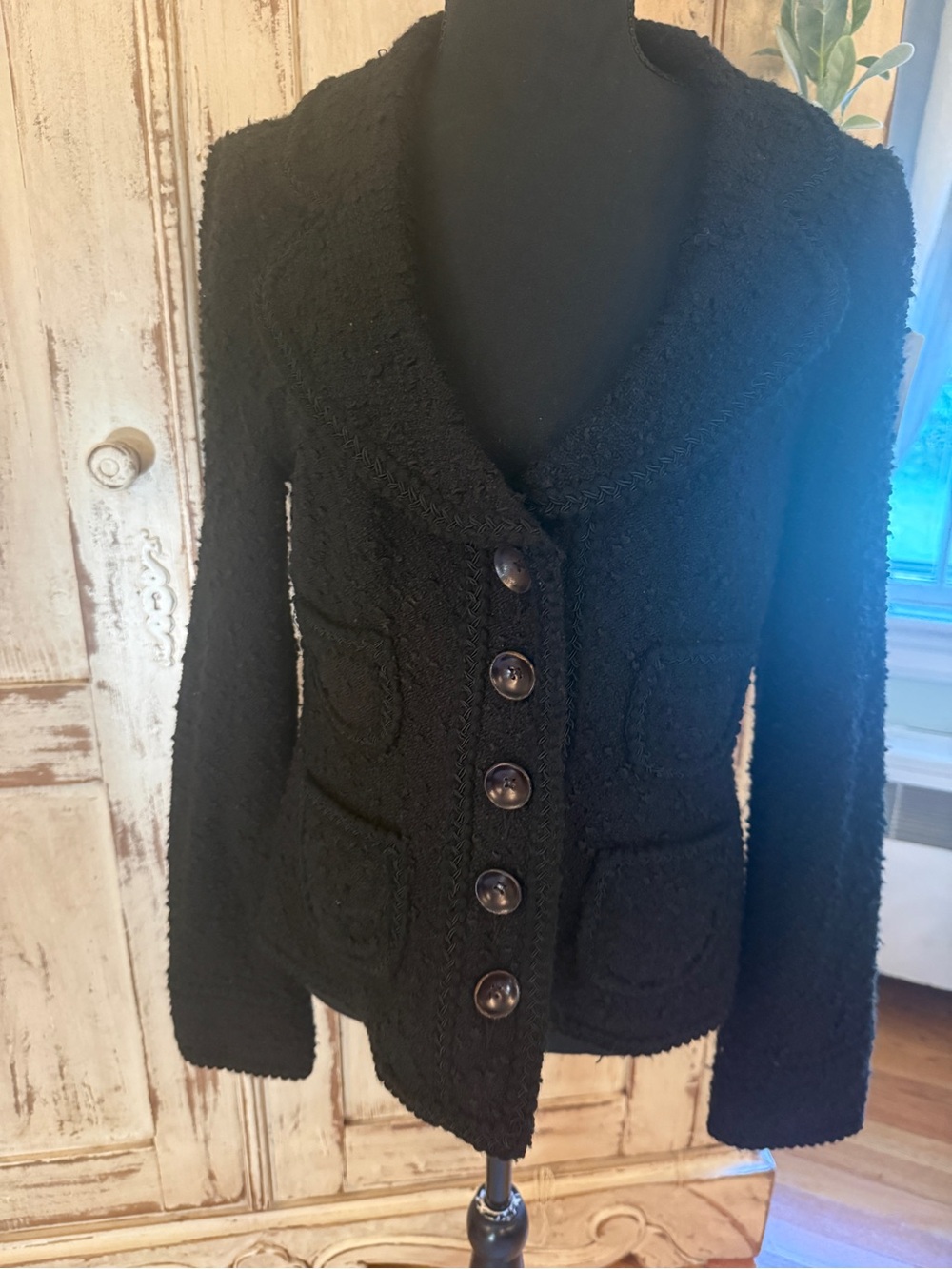 Nanette Lenore For Bergdorf Goodman boucle knit fitted blazer. Black. Large.